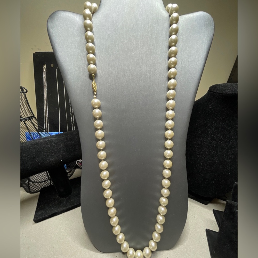 Pearl 11mm Hand knotted 32” Gold tone Decorative Fish hook clasp Beautiful Faux